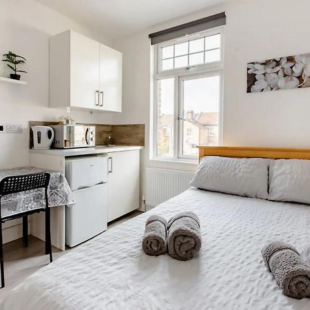 Double Room Edmonton Green, London N9 Bagian luar foto