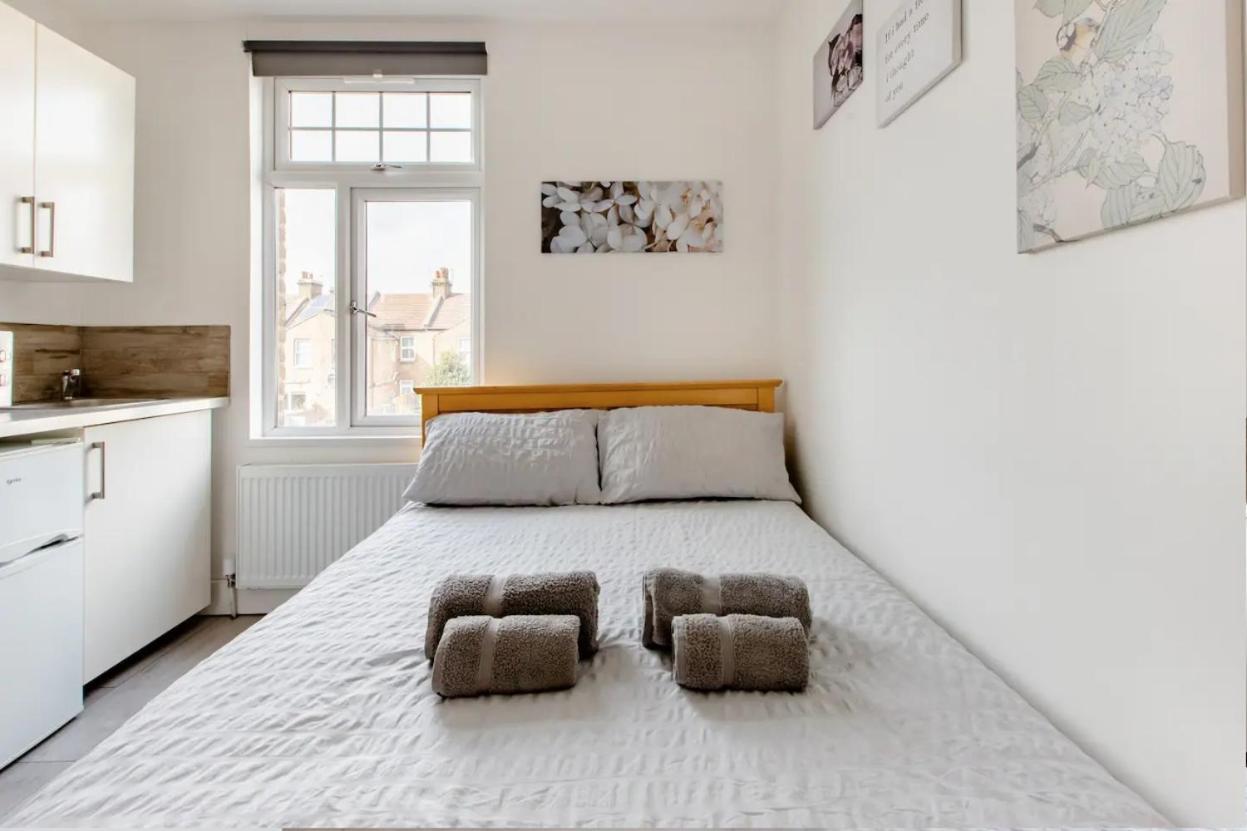 Double Room Edmonton Green, London N9 Bagian luar foto
