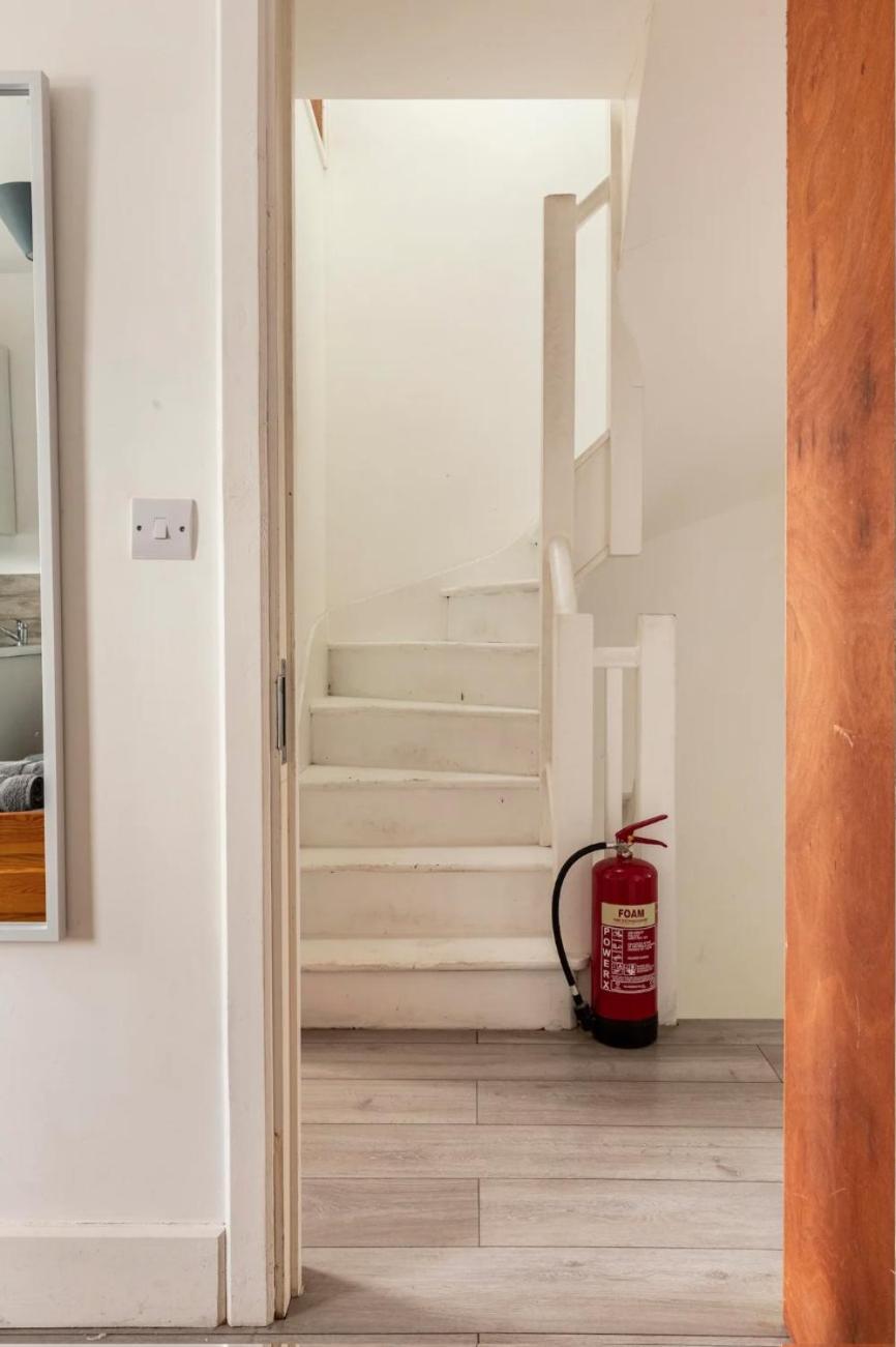 Double Room Edmonton Green, London N9 Bagian luar foto