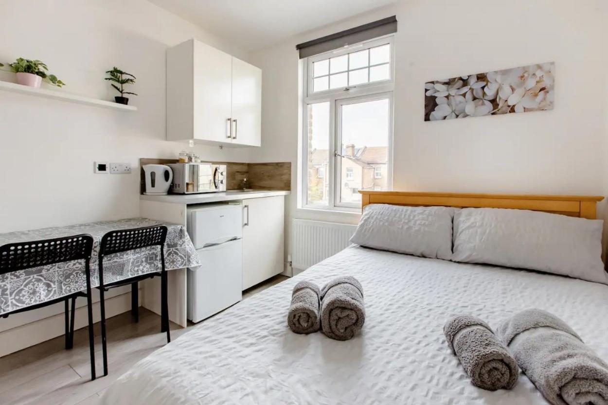 Double Room Edmonton Green, London N9 Bagian luar foto