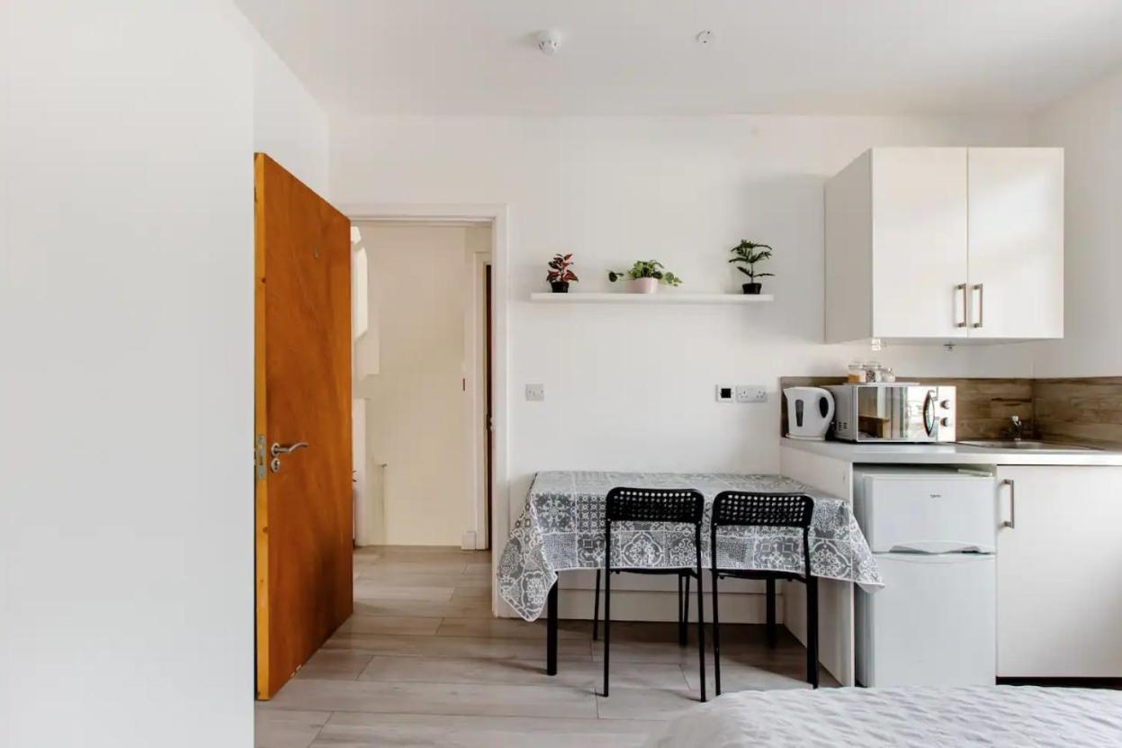 Double Room Edmonton Green, London N9 Bagian luar foto