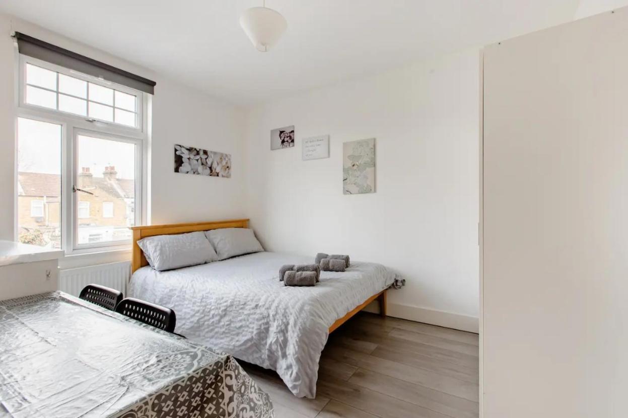 Double Room Edmonton Green, London N9 Bagian luar foto