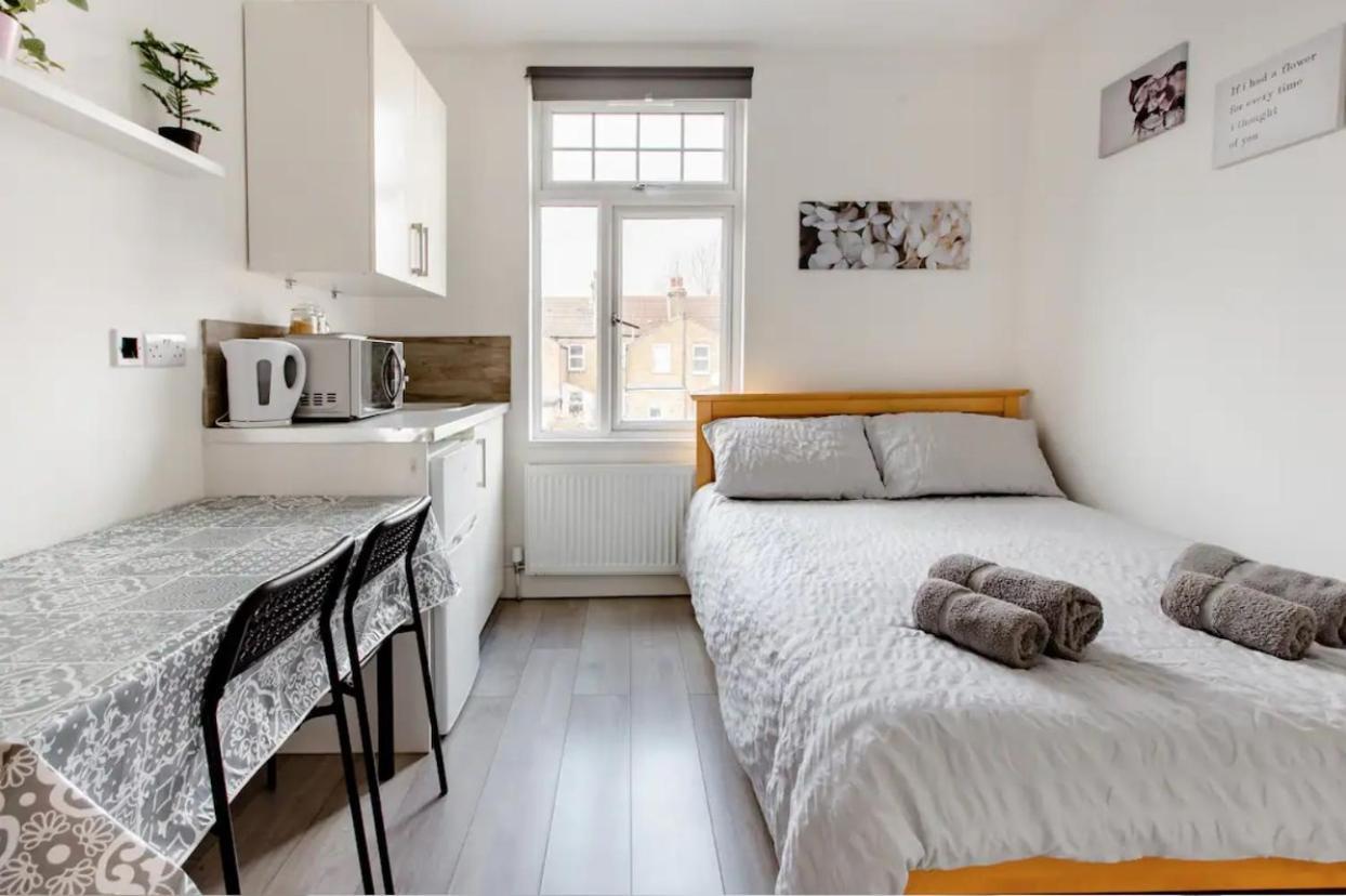 Double Room Edmonton Green, London N9 Bagian luar foto