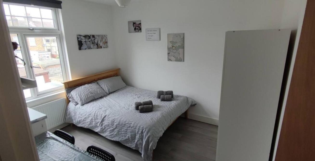 Double Room Edmonton Green, London N9 Bagian luar foto
